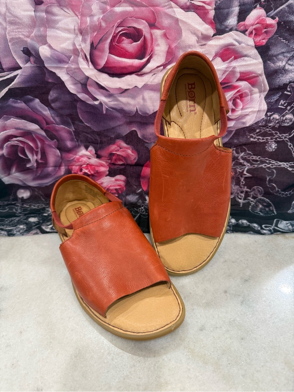 BORN COVE MODERN Sandels Womens Size 8